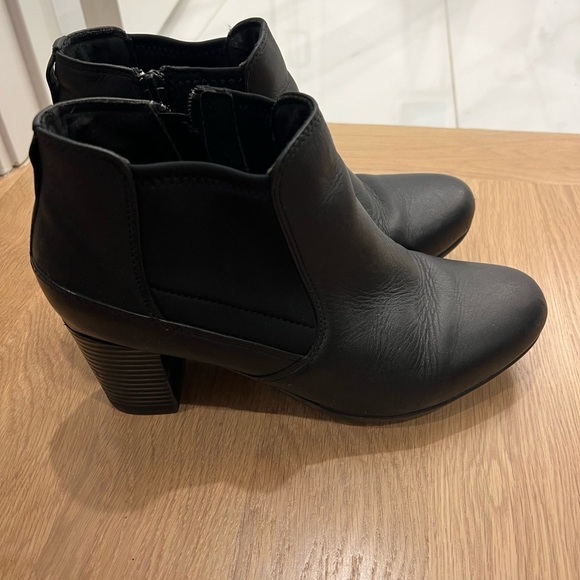 Clarks Black Heeled Boots, size 8 - Picture 6 of 11